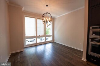 11719 Paysons Wy in Reston, VA - Foto de edificio - Building Photo