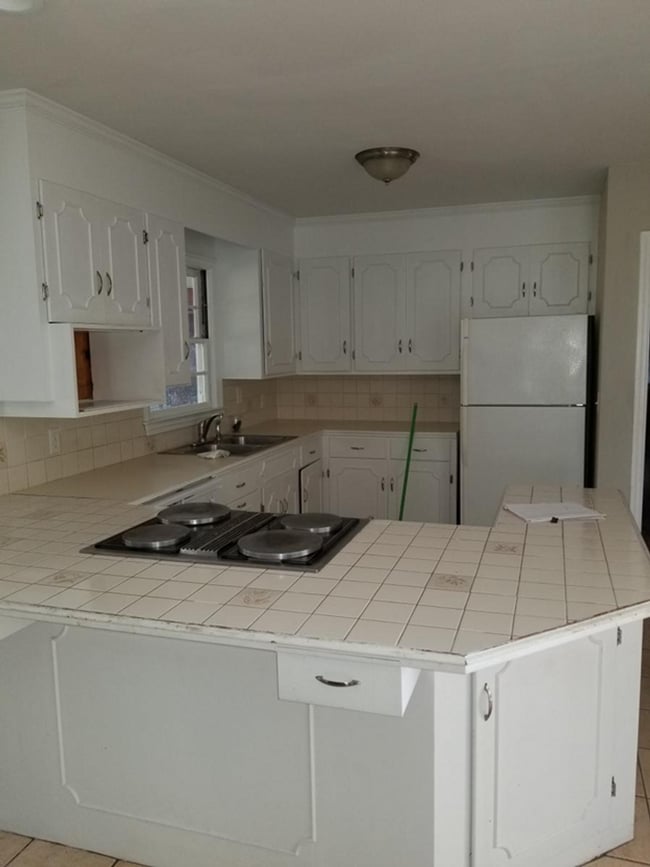 1412 Old Ebenezer Rd in Florence, SC - Building Photo - Building Photo