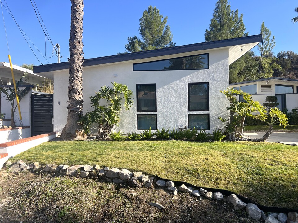 9444 Cordero Ave in Tujunga, CA - Building Photo