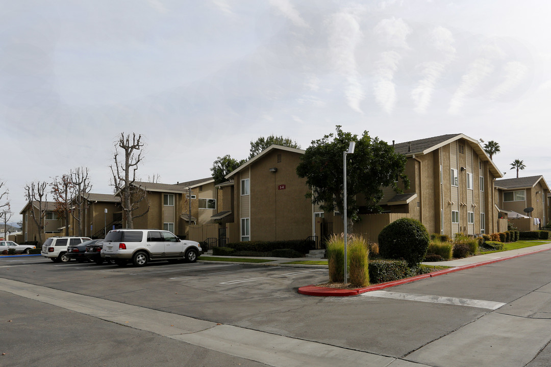 Hemet Estates in Hemet, CA - Building Photo