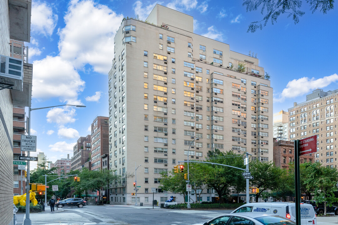 35 Park Ave in New York, NY - Building Photo