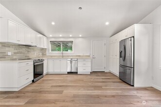 1116 McLean Rd, Unit B in Mount Vernon, WA - Building Photo - Building Photo