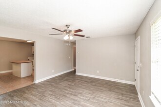 1533 Raven Dr S in Jacksonville, FL - Building Photo - Building Photo