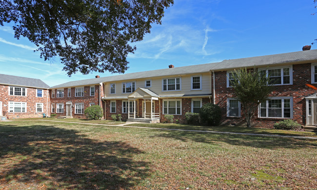 Landmark at Gayton in Richmond, VA - Building Photo - Building Photo