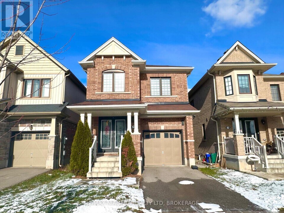 7790 Buckeye Cres in Niagara Falls, ON - Building Photo