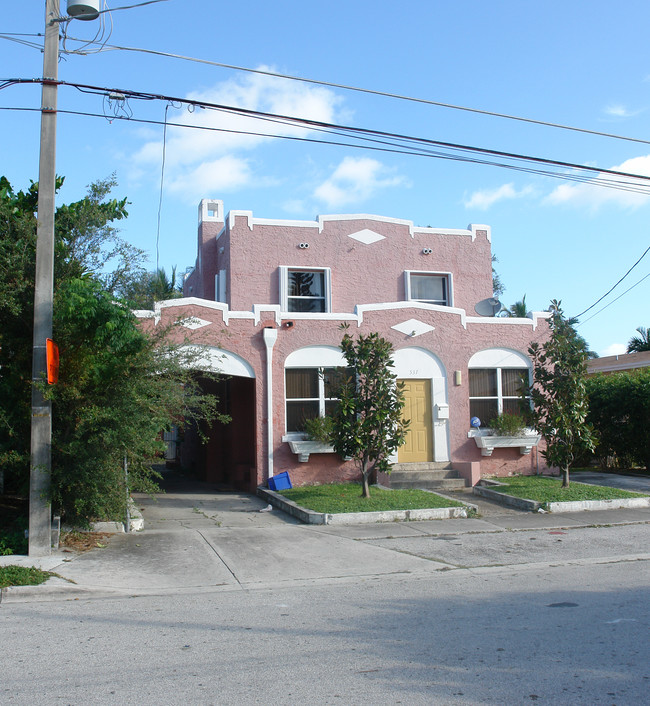 537 NE 64th St in Miami, FL - Foto de edificio - Building Photo