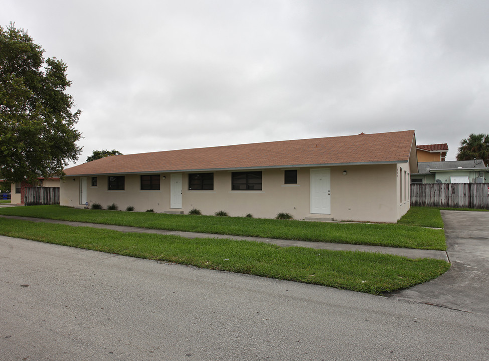 5845-5849 Tyler St in Hollywood, FL - Building Photo