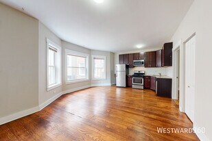 1662.5 W Farwell Ave in Chicago, IL - Building Photo