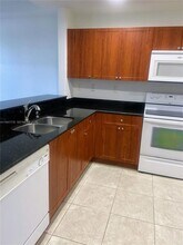 8933 NW 107 Ct in Doral, FL - Building Photo - Building Photo