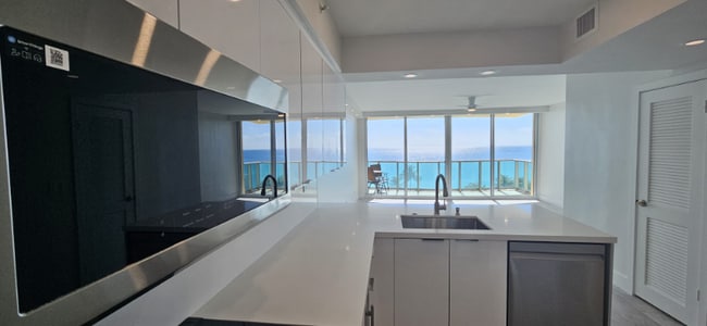 2501 S Ocean Dr in Hollywood, FL - Building Photo - Building Photo