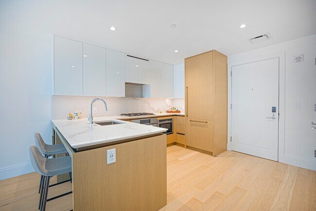 380 Harrison Ave in Boston, MA - Building Photo - Building Photo