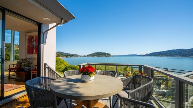 property at 660 Tiburon Blvd