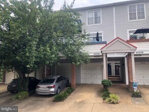 44232 Mossy Brook Square in Ashburn, VA - Building Photo - Building Photo