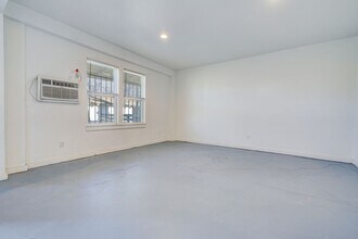 1114 S San Marcos, Unit 1 in San Antonio, TX - Foto de edificio - Building Photo