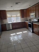 16 Houghton St in Worcester, MA - Building Photo - Building Photo