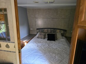 185 Dogwood Rd in Candler, NC - Foto de edificio - Building Photo