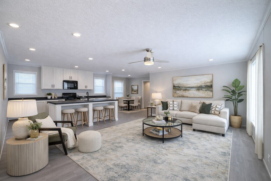 29638 Danbury Ct in New Baltimore, MI - Building Photo