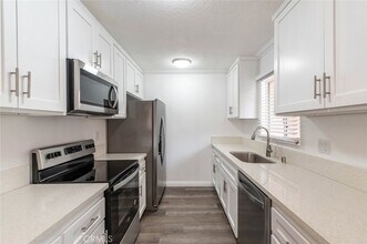 6520 Shirley Ave in Los Angeles, CA - Building Photo - Building Photo