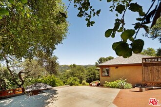 21071 Waveview Dr in Topanga, CA - Building Photo - Building Photo
