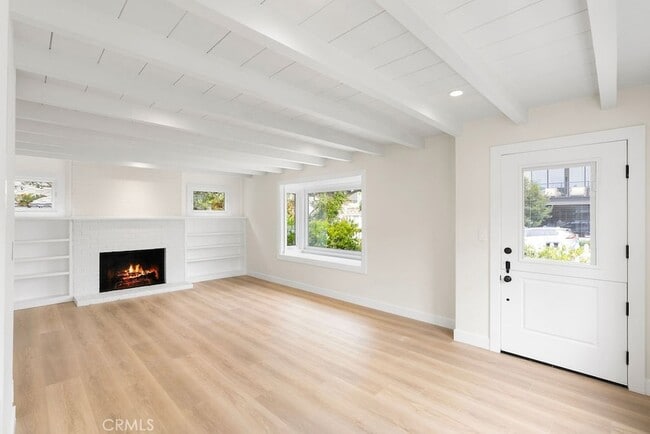438 Acacia Ave, Unit 2100-102 in Newport Beach, CA - Building Photo - Building Photo