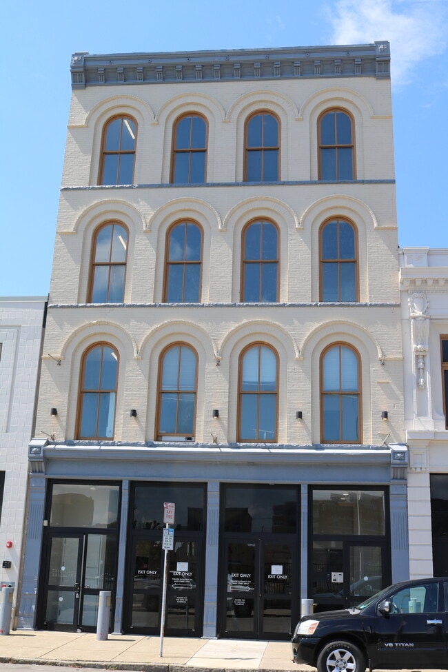 628 Washington St, Unit 3rd Floor