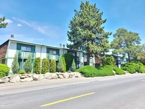2121 E Upriver Dr in Spokane, WA - Building Photo - Building Photo