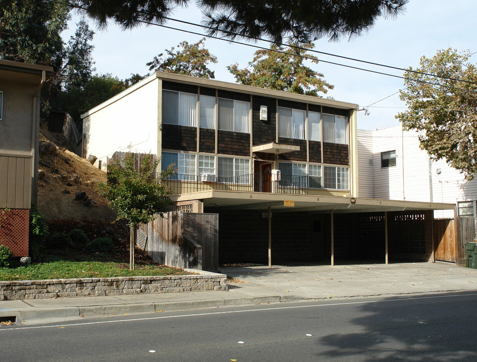 930 Berrellesa St in Martinez, CA - Building Photo