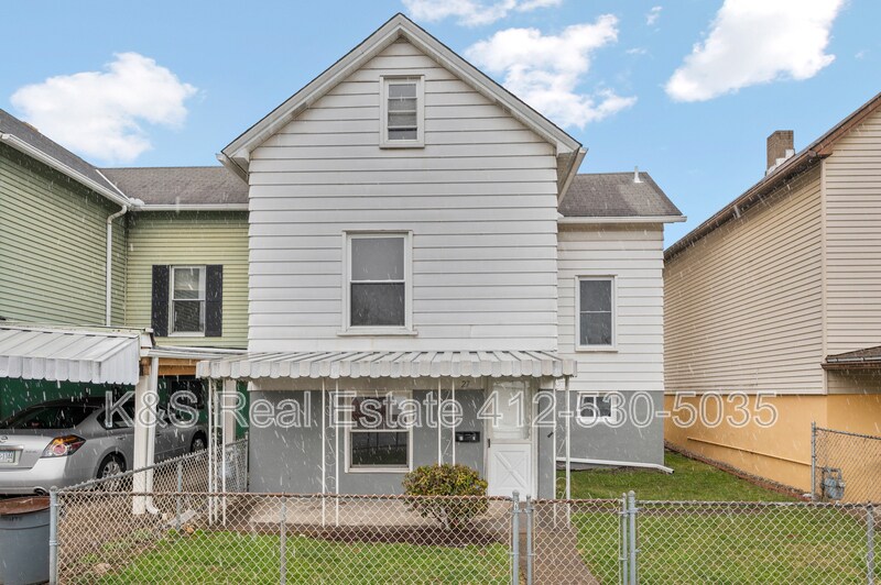 27 Rudolph St in Mckees Rocks, PA - Building Photo