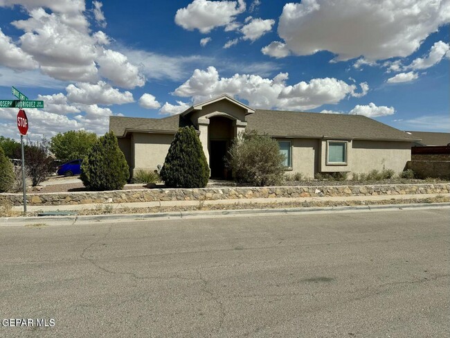 12928 Enrique Gomez Dr in El Paso, TX - Foto de edificio - Building Photo