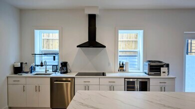 6318 Piney Branch Rd NW, Unit Spacious 3BR NW DC Apt in Washington, DC - Foto de edificio - Building Photo