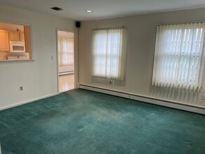 4 Courter Ln, Unit East Hanover Rental in East Hanover, NJ - Foto de edificio - Building Photo