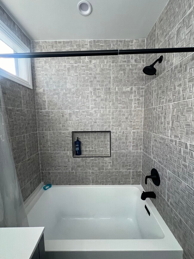 6331 Longridge Ave, Unit 6331 in Van Nuys, CA - Foto de edificio - Building Photo