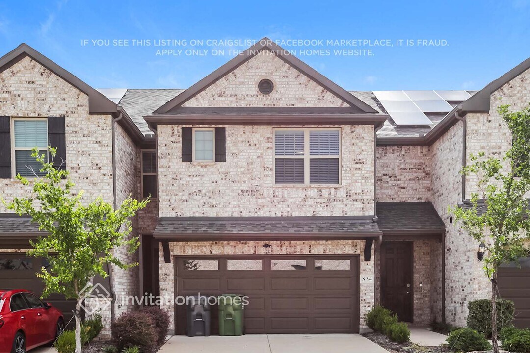 834 Bonnet Trl in Arlington, TX - Building Photo