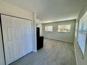 4694 16th Ave S in St. Petersburg, FL - Building Photo - Building Photo
