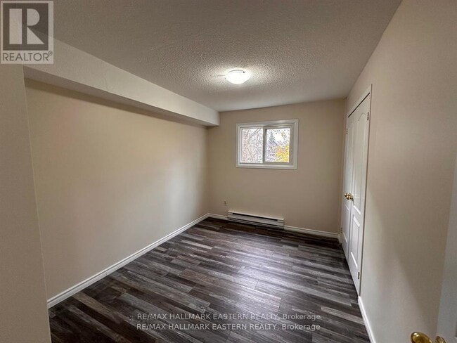 106 Lansdowne St W in Peterborough, ON - Building Photo - Building Photo