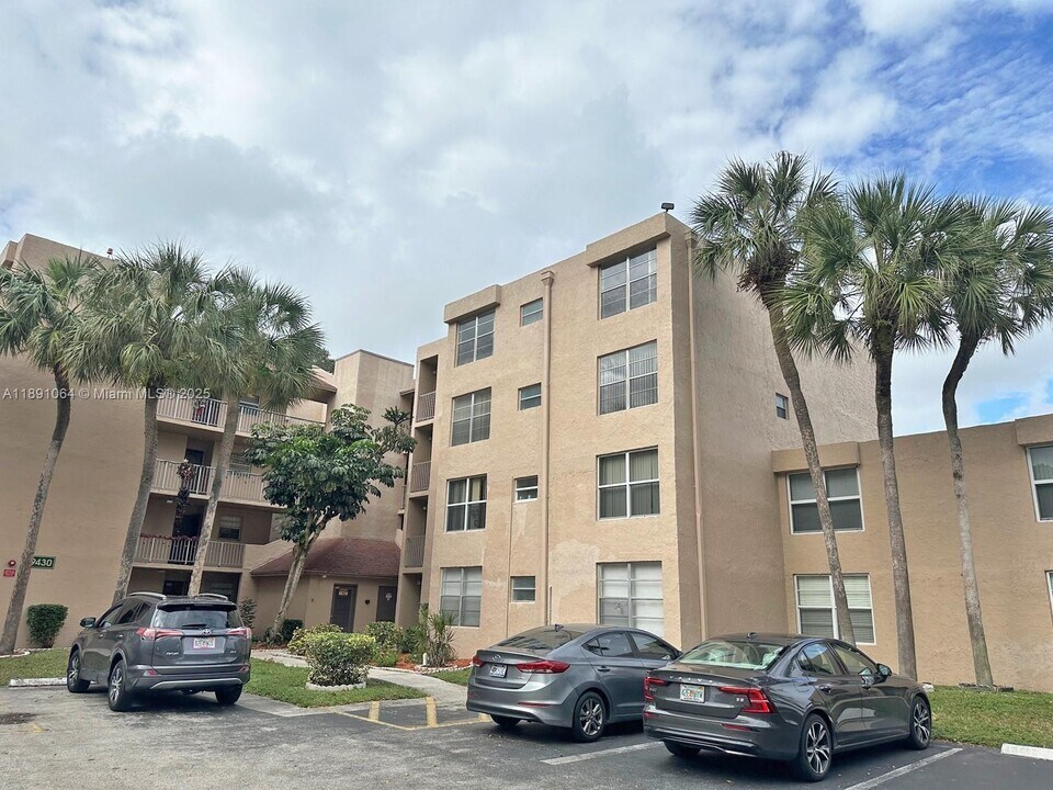 9430 Live Oak Pl in Davie, FL - Building Photo