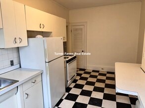 923 Beacon St, Unit 2 in Boston, MA - Building Photo - Building Photo