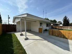 609 S Ctr St in Rupert, ID - Building Photo