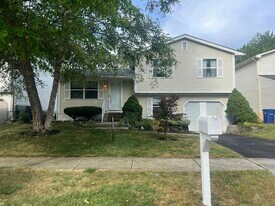 7785 Kiowa Way in Worthington, OH - Building Photo