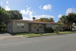 500 Douglass Ave in West Palm Beach, FL - Building Photo