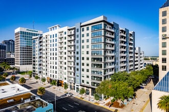 MAA Robinson in Orlando, FL - Building Photo - Building Photo