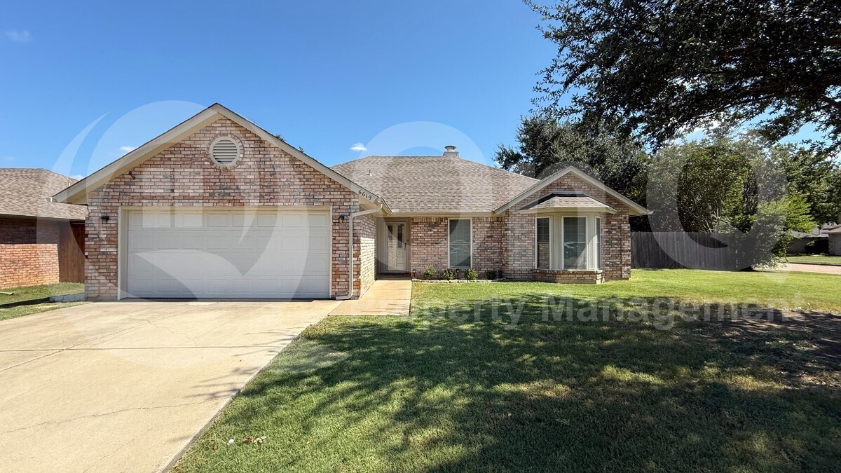 6619 Running Creek Dr in Arlington, TX - Building Photo