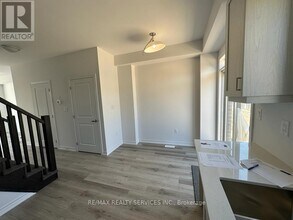 461 Blackburn Dr in Brantford, ON - Building Photo - Building Photo