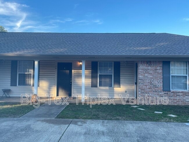 283 N Pecan St in Nash, TX - Building Photo - Building Photo