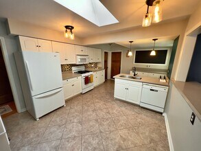 344 Fairview Ave in West Chicago, IL - Building Photo - Building Photo
