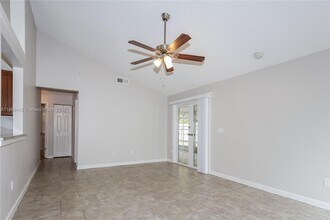 1365 Savoyard Way in Royal Palm Beach, FL - Foto de edificio - Building Photo