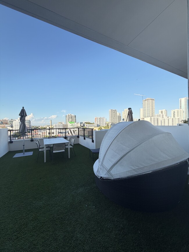 170 NE 23rd St, Unit T6 in Miami, FL - Building Photo - Building Photo