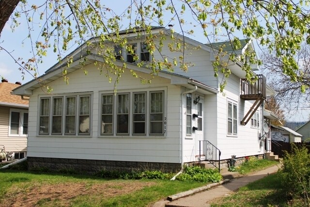 2017 14th St S in La crosse, WI - Building Photo