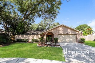 3206 Shady Glen Cir in Tampa, FL - Building Photo