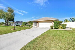 5771 Timberlake Dr in Sarasota, FL - Building Photo